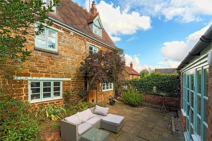 3 Bedroom Semi-Detached House For Sale In Moreton Road, Eydon, Daventry, NN11