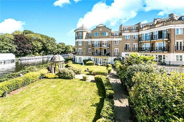 2 Bedroom Apartment For Sale In Regents Riverside, Brigham Road, Reading, RG1