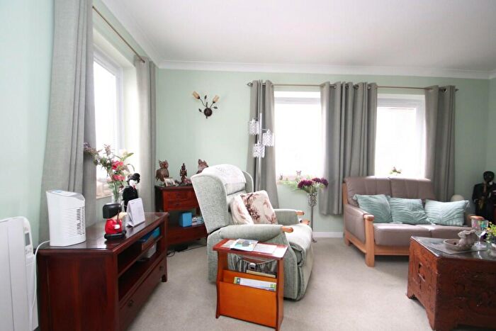 1 Bedroom Flat For Sale In Green Road, Portsmouth, Hampshire, PO5