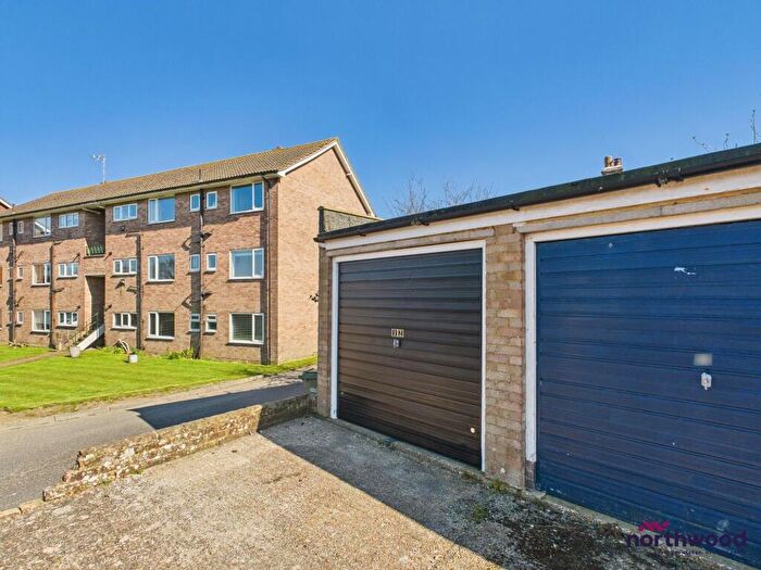 Garage / Parking To Rent In Garage, High St, Polegate, Eastbourne, BN26