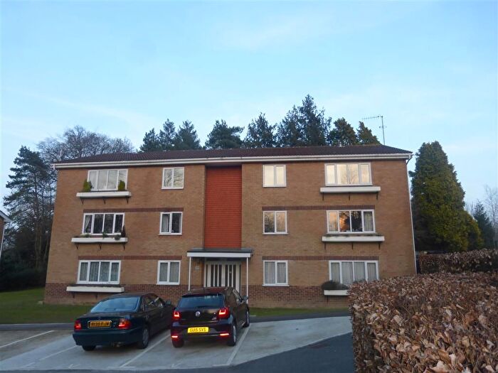 1 Bedroom Flat To Rent In Balcombe Road, Crawley, RH10