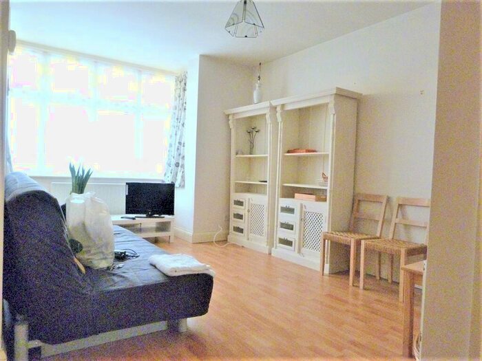 1 Bedroom Semi-Detached House To Rent In Brockenhurst Avenue, Worcester Park, London, KT4