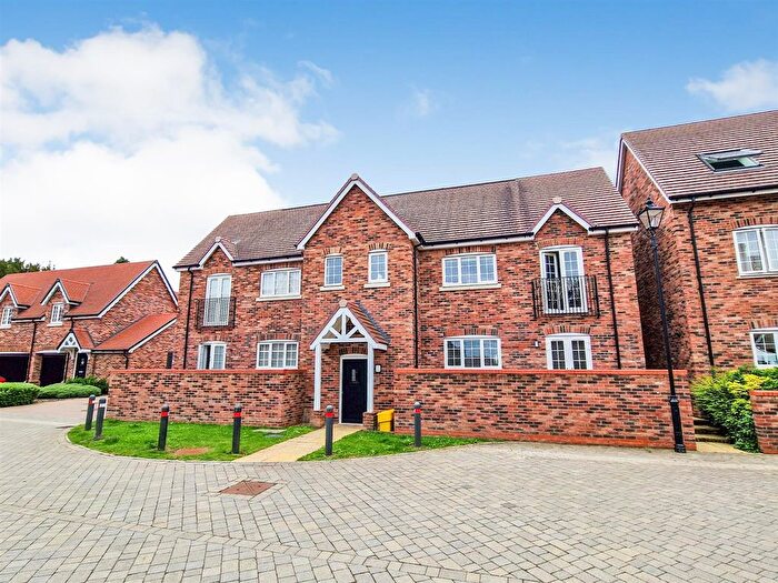 2 Bedroom Flat For Sale In Orchard Drive, Kempston, Bedford, MK42