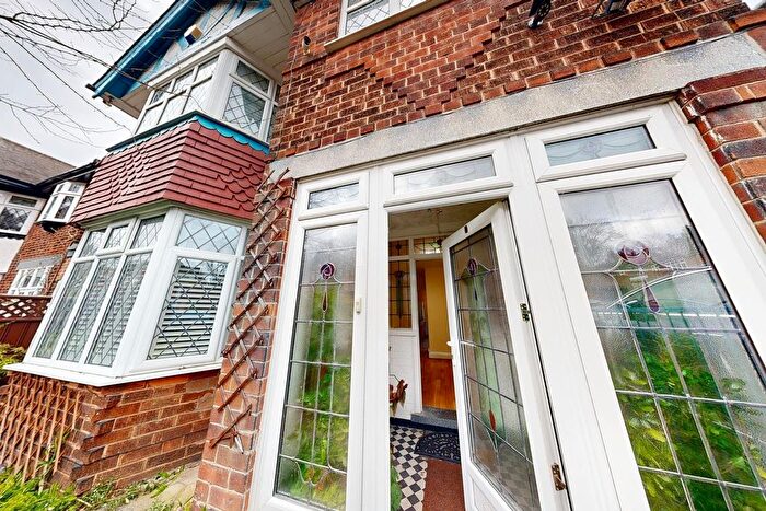 4 Bedroom Detached House To Rent In Girton Road, Nottingham, NG5