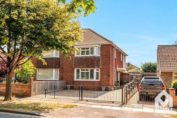 3 Bedroom Semi Detached House For Sale In Cleevemount Close, Pittville, Cheltenham, GL52