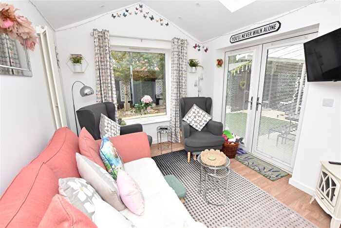 5 Bedroom Detached House For Sale In Green Crescent, Desborough, NN14