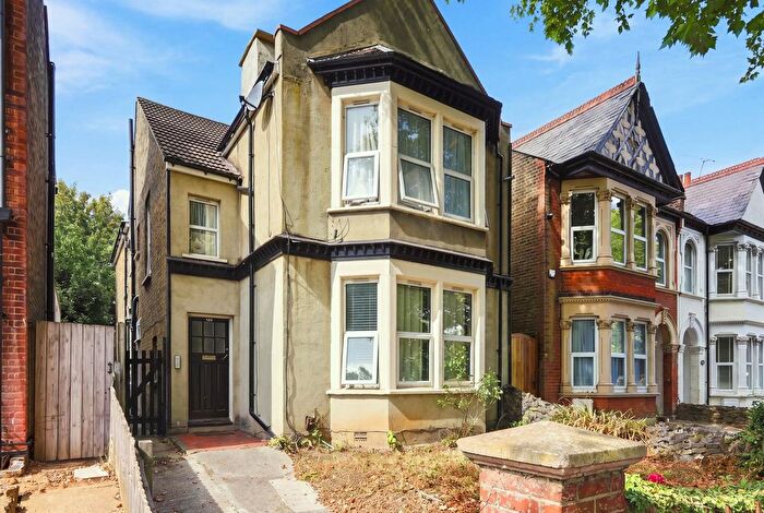 2 Bedroom Flat For Sale In Victoria Avenue, Southend-On-Sea, SS2