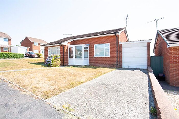 2 Bedroom Detached Bungalow For Sale In Oak End Way, Chard, TA20