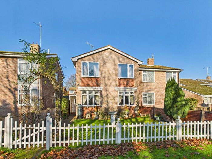 3 Bedroom Semi-Detached House For Sale In Oberon Close Hartford, Huntingdon., PE29