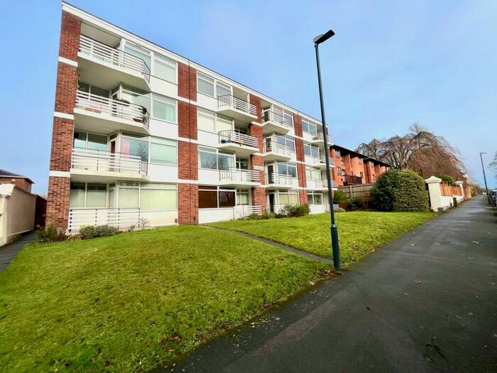2 Bedroom Apartment To Rent In Newbold Lawn, Leamington Spa, CV32