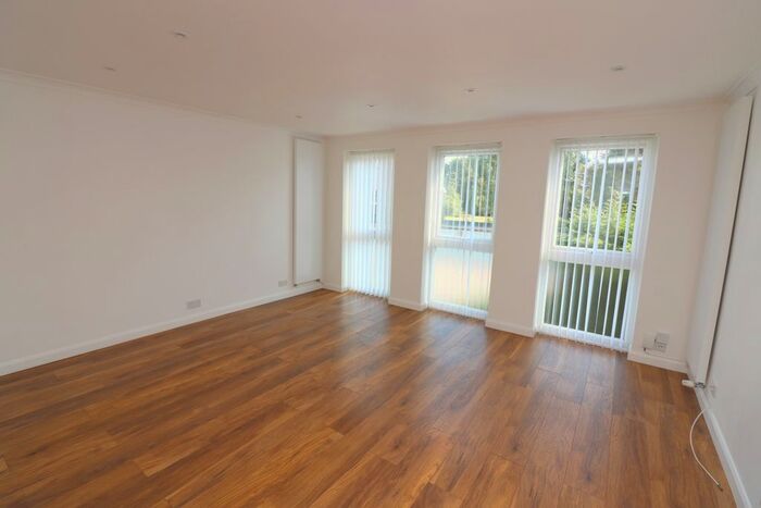 2 Bedroom Flat To Rent In Hythe Park Road, Egham, Surrey, TW20