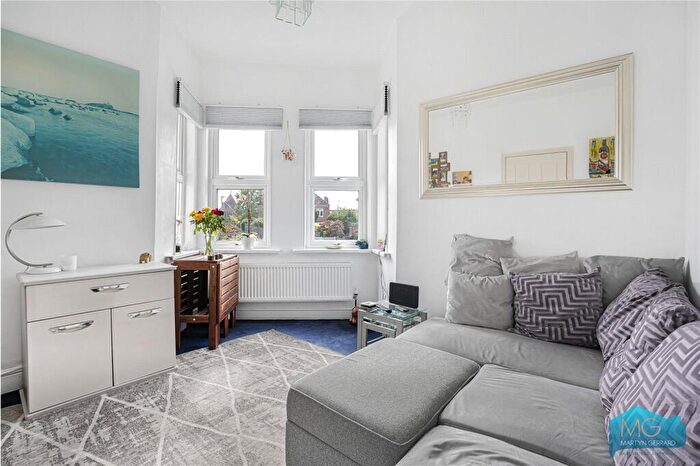 2 Bedroom Maisonette For Sale In Pembroke Road, Muswell Hill, London, N10