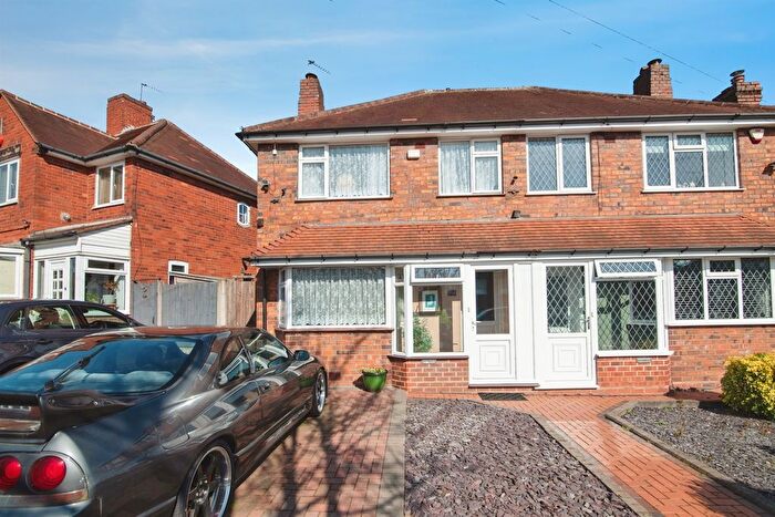 3 Bedroom Semi Detached House For Sale In Tideswell Road, Birmingham, B42