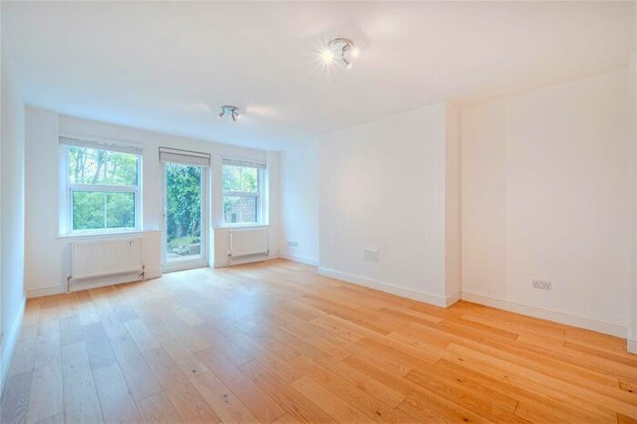 2 Bedroom Flat To Rent In St. Cuthberts Road, Kilburn, NW2