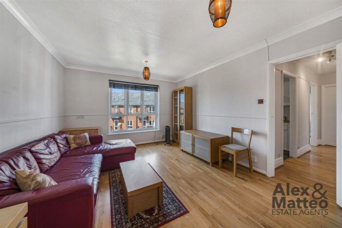 1 Bedroom Flat For Sale In Basque Court, Canada Water, SE16