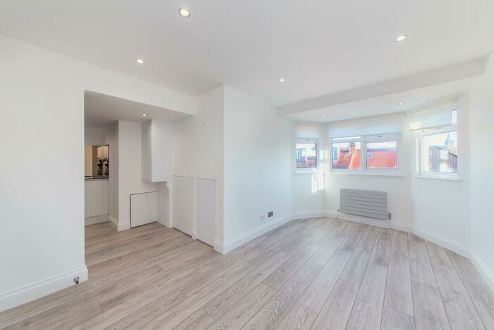 1 Bedroom Apartment To Rent In Clifton Gardens, Temple Fortune, NW11