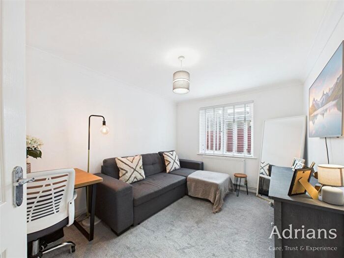1 Bedroom Flat For Sale In Meadgate Avenue, CM2
