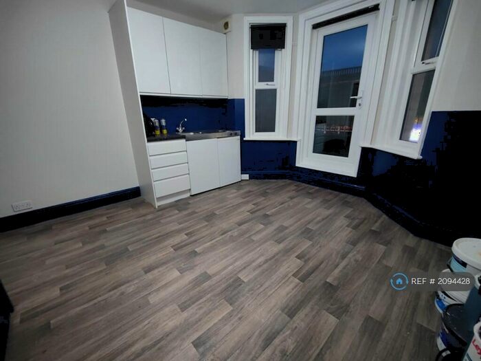 Studio To Rent In Charminster Road, Bournemouth, BH8