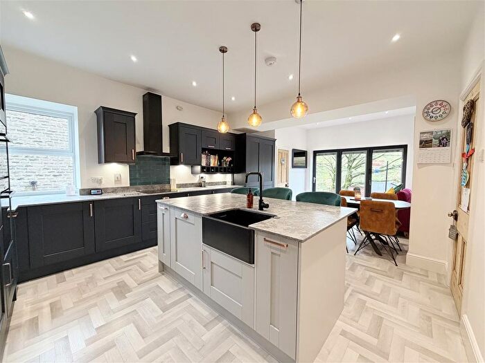 3 Bedroom Cottage For Sale In Holme Cottages, Rossendale, BB4