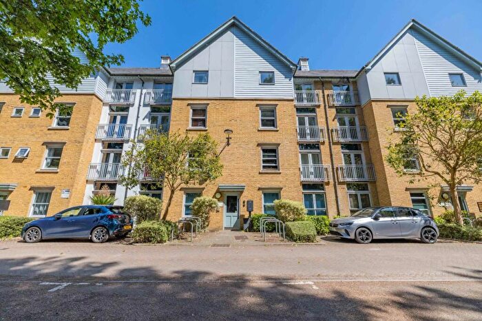 2 Bedroom Flat For Sale In St. Andrews Close, Canterbury, CT1