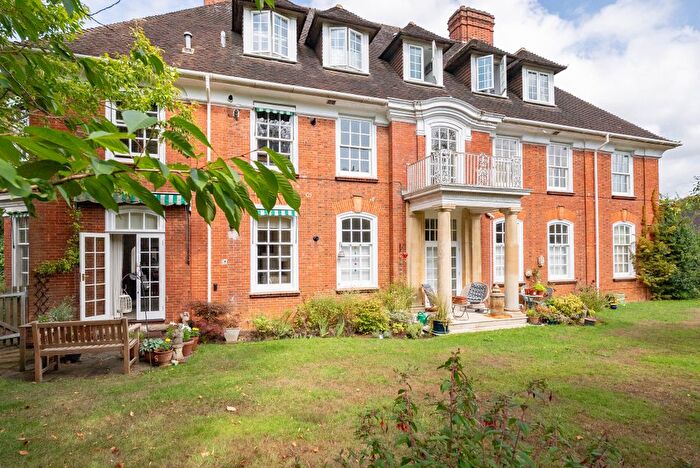 2 Bedroom Flat For Sale In St. Pauls Road West, Dorking, RH4