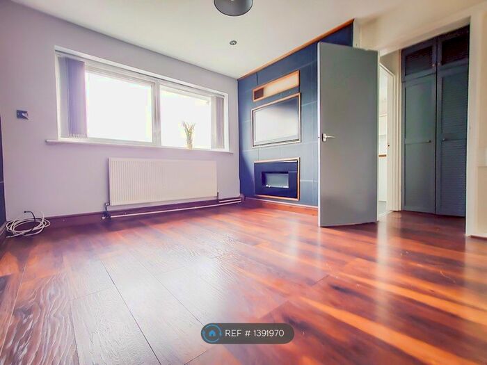 2 Bedroom Maisonette To Rent In Colebrook Close, Leicester, LE5