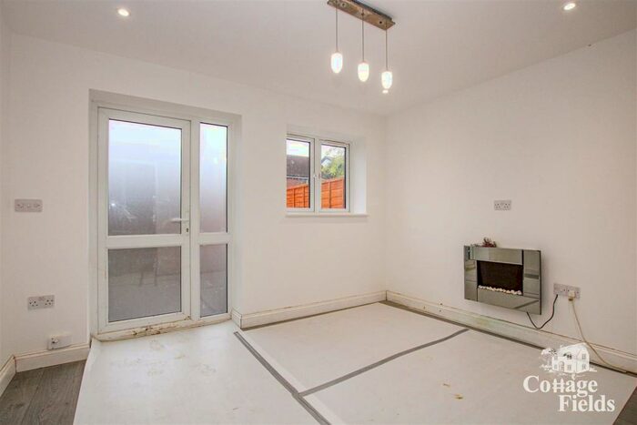 5 Bedroom House To Rent In Teresa Gardens, Waltham Cross, EN8