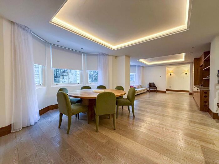 3 Bedroom Flat To Rent In Elm Park Gardens, Chelsea, London, SW10