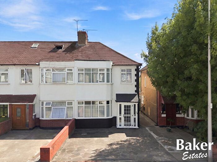3 Bedroom End Of Terrace House For Sale In Roding Lane North, Woodford Green, Redbridge, IG8