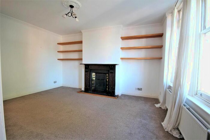 2 Bedroom Flat To Rent In Lascotts Road, Wood Green, London, N22
