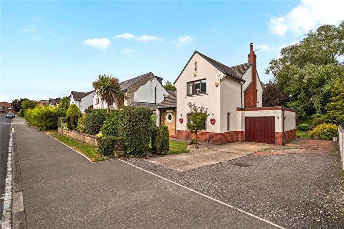 3 Bedroom Detached House For Sale In Woodhall Park Avenue, Stanningley, Pudsey, West Yorkshire, LS28
