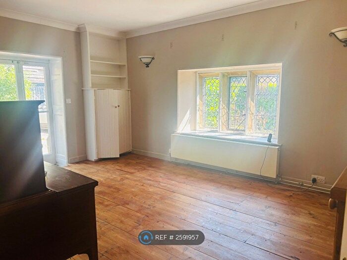 1 Bedroom Flat To Rent In Crewkerne, Crewkerne, TA18