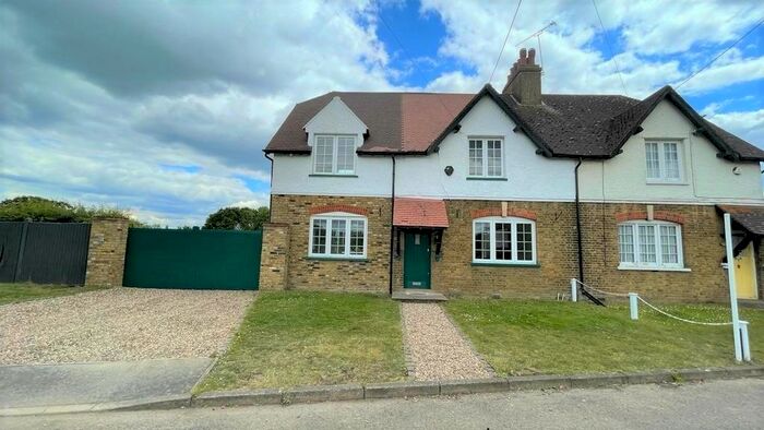 3 Bedroom Semi-Detached House For Sale In Willets Lane, Denham, Uxbridge, UB9