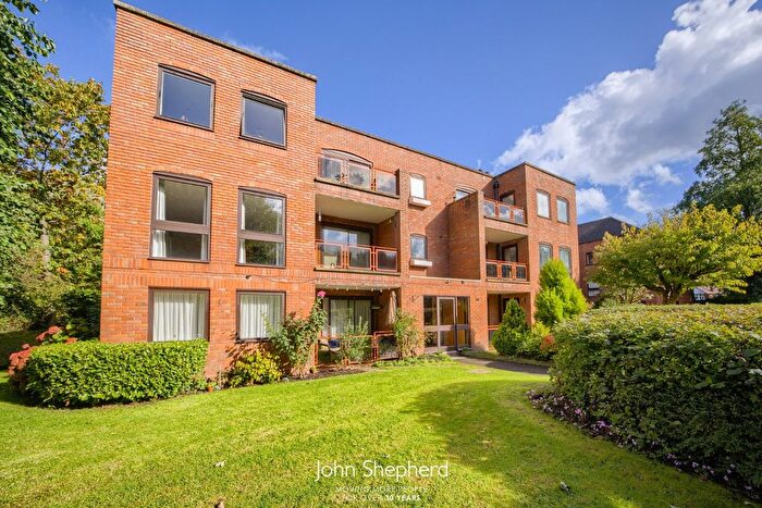 2 Bedroom Flat To Rent In Alderwood Place, Princes Way, Solihull, West Midlands, B91