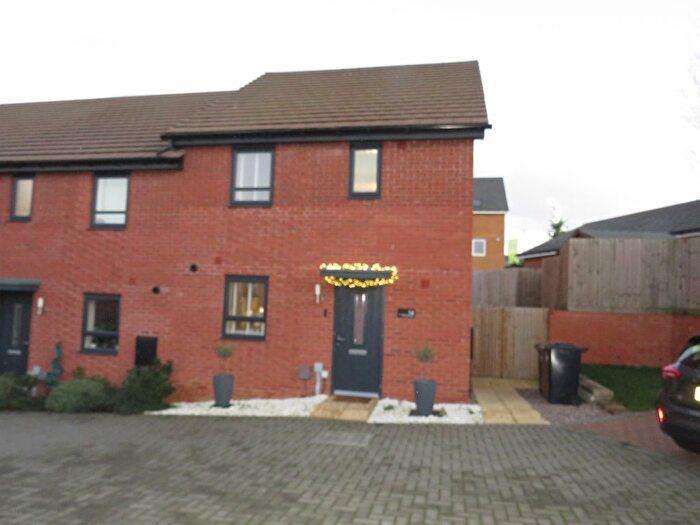 3 Bedroom End Of Terrace House For Sale In Pinnels Road, Wellingborough, NN8