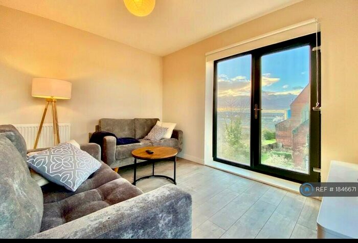 2 Bedroom Flat To Rent In Green Quarter, Cross Green, Leeds, LS9