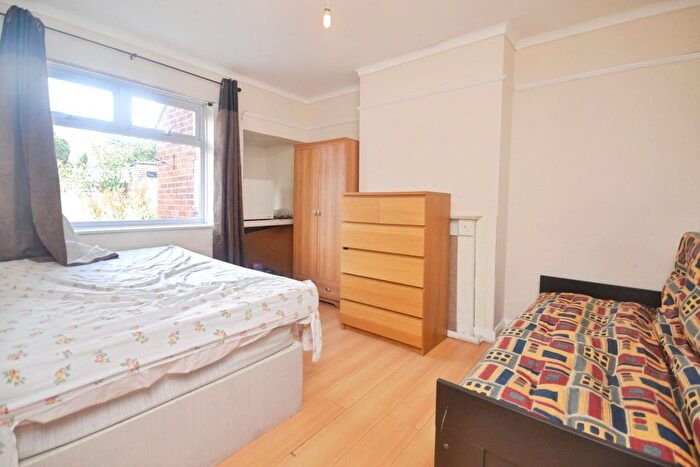 3 Bedroom Terraced House To Rent In Winchester Road, Reading South, RG2