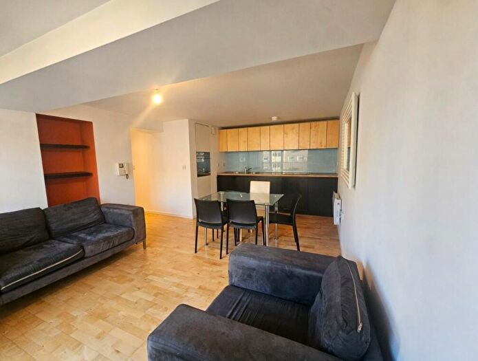 2 Bedroom Flat To Rent In The Avenue, Leeds, West Yorkshire, LS9