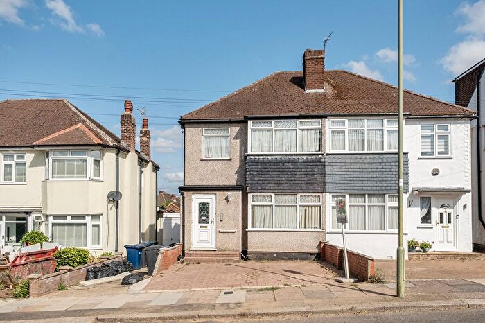 4 Bedroom Property For Sale In Wyre Grove, Edgware, Greater London., HA8
