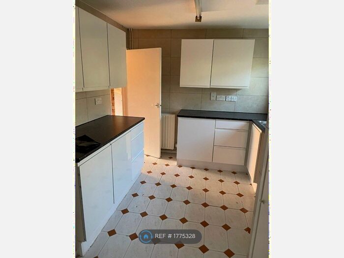 3 Bedroom Terraced House To Rent In Bridgend Road, Enfield, EN1