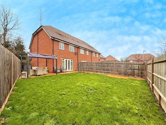 3 Bedroom End Terrace House For Sale In Sumner Chase, Binfield, Bracknell, RG42