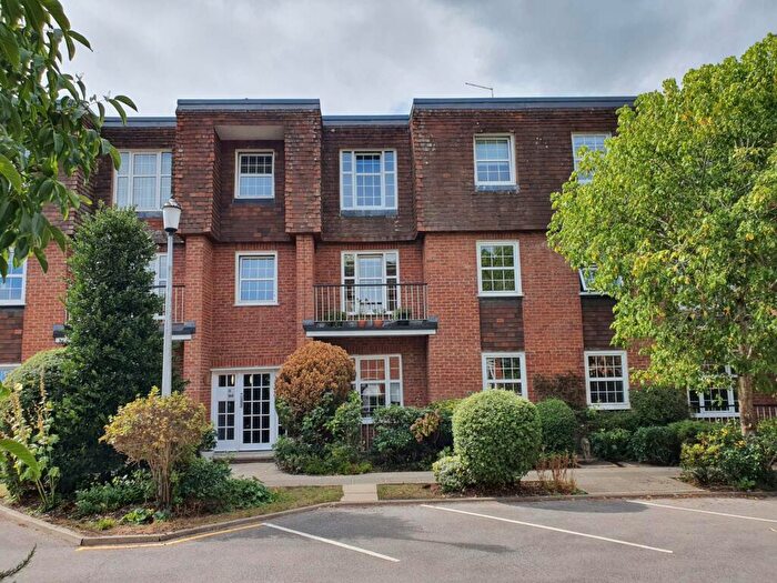 2 Bedroom Flat For Sale In Northfield Close, Henley On Thames, RG9