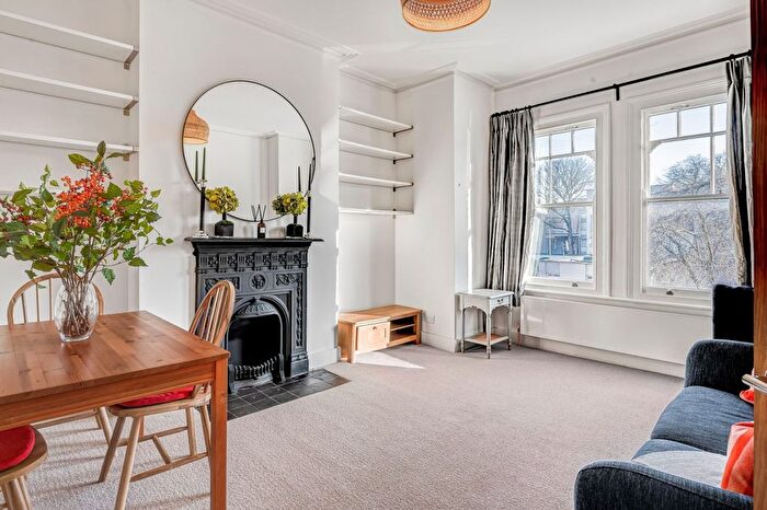 1 Bedroom Flat To Rent In Wix's Lane, Clapham Common, London, SW4