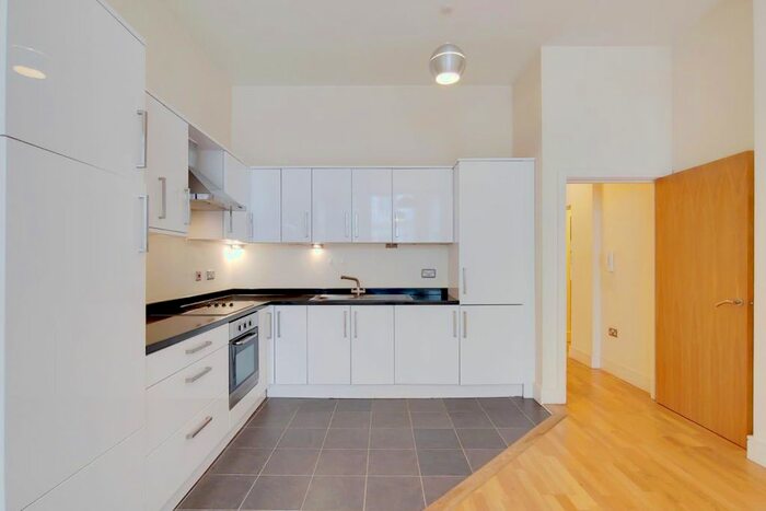 2 Bedroom Flat To Rent In Castletown Road, West Kensington, W14