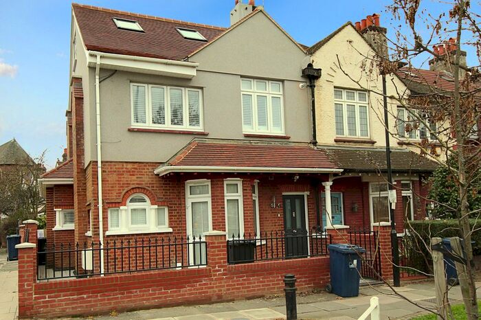 3 Bedroom Flat To Rent In Horn Lane, London, W3