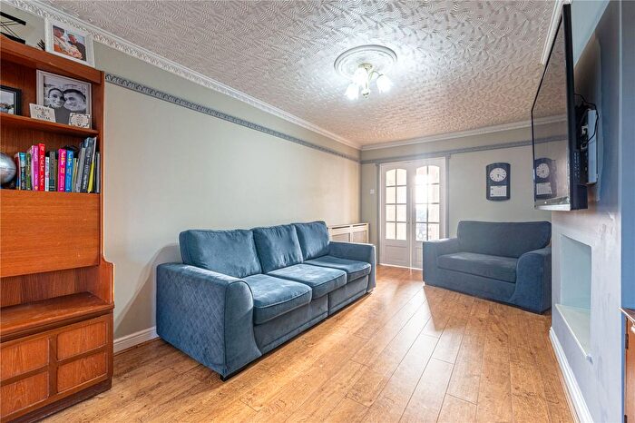3 Bedroom Semi-Detached House For Sale In Wigford Road, Dosthill, Tamworth, Staffordshire, B77