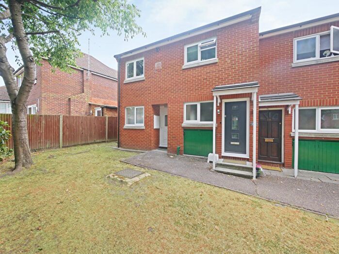 1 Bedroom Flat To Rent In Iffley Close, Uxbridge, UB8