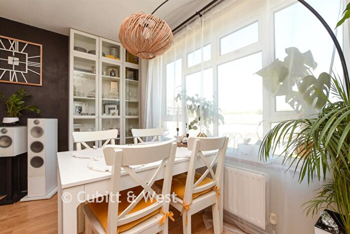 2 Bedroom Apartment For Sale In Castle Drive, Reigate, Surrey, RH2
