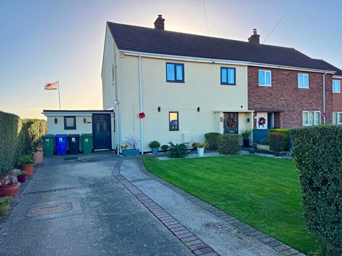 3 Bedroom Semi-Detached House For Sale In Ayscough Avenue, Stallingborough, DN41
