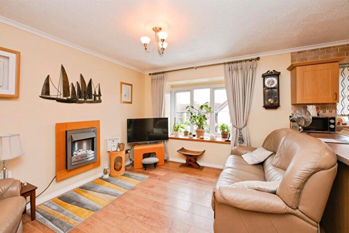 2 Bedroom Flat For Sale In High Road, Broxbourne, EN10